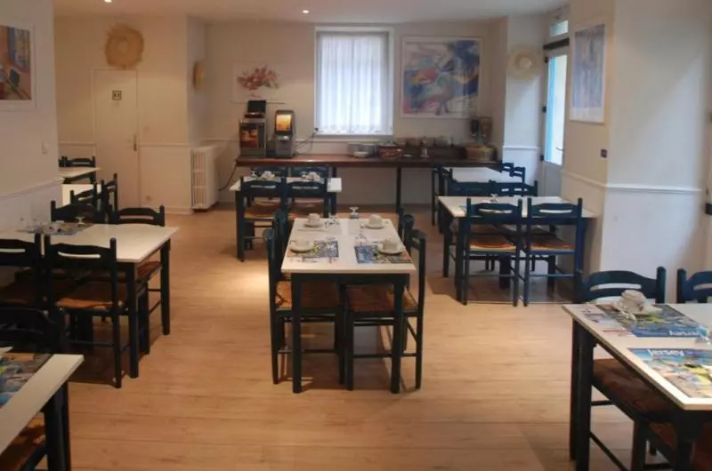 هتل Hôtel Anne De Bretagne Réouverture 2024 Après Travaux