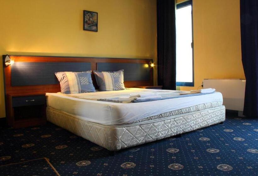 فندق Fenix Family