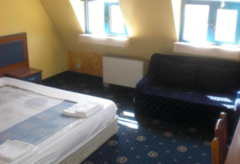 فندق Fenix Family