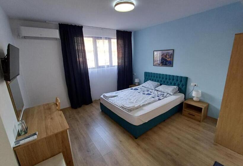 فندق Fenix Family