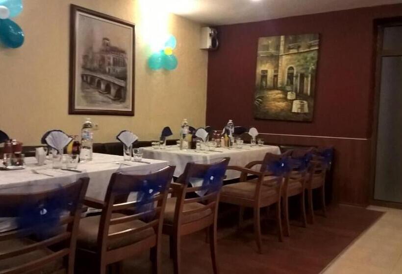 فندق Fenix Family