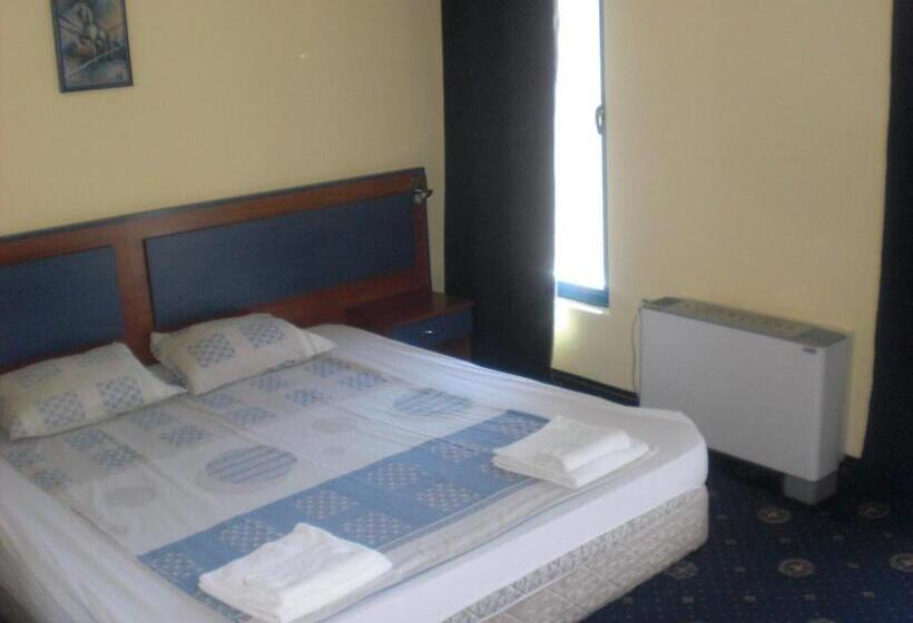 فندق Fenix Family