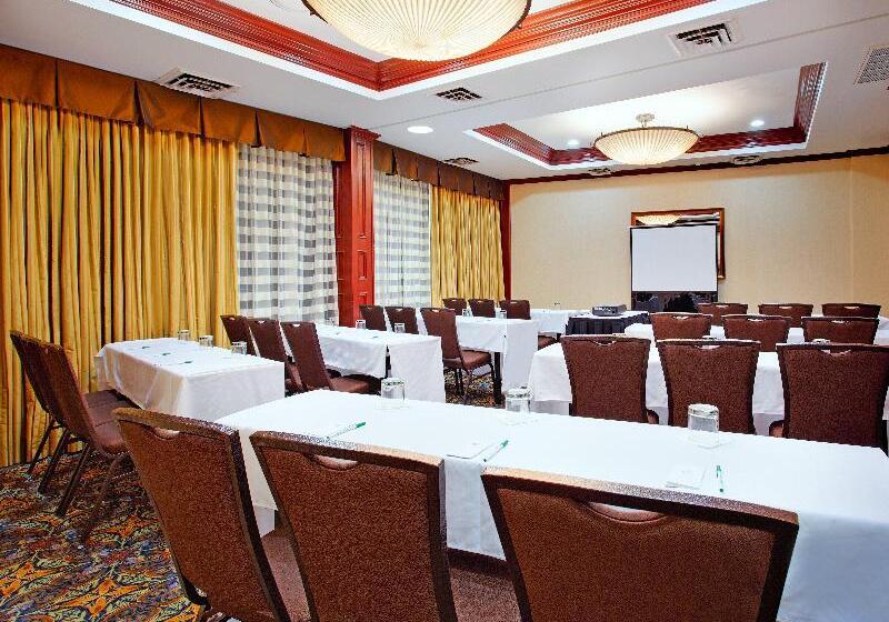 בית מלון כפרי Holiday Inn Express Dallas Medical Market Center