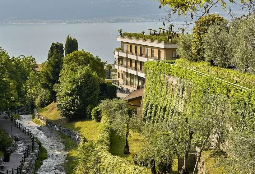 Отель Royal Village