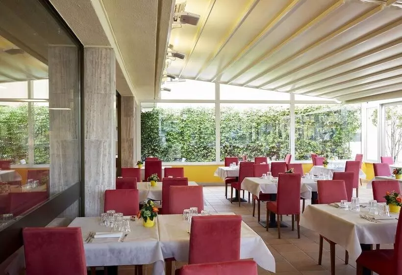 Отель Royal Village