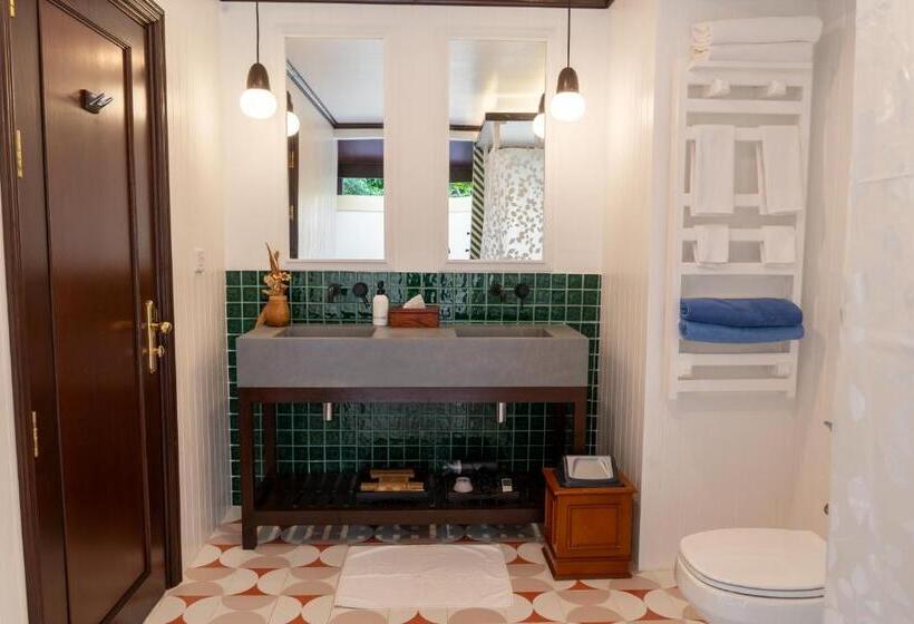 Royal Island Resort & Spa