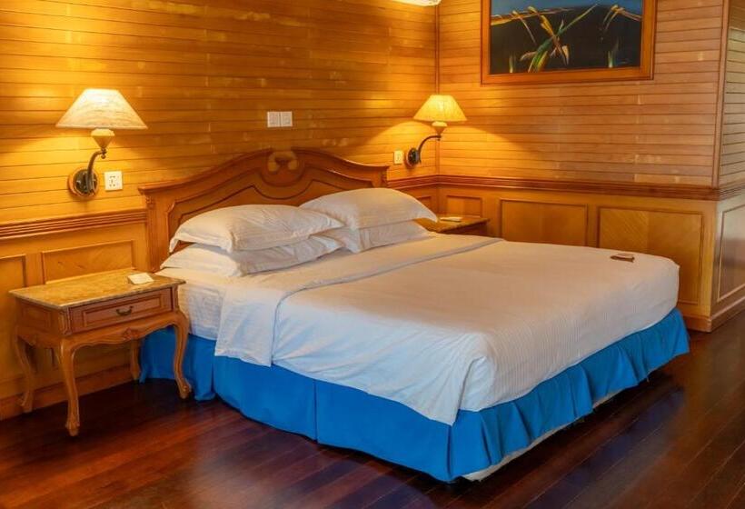 Royal Island Resort & Spa