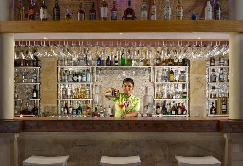 Royal Island Resort & Spa