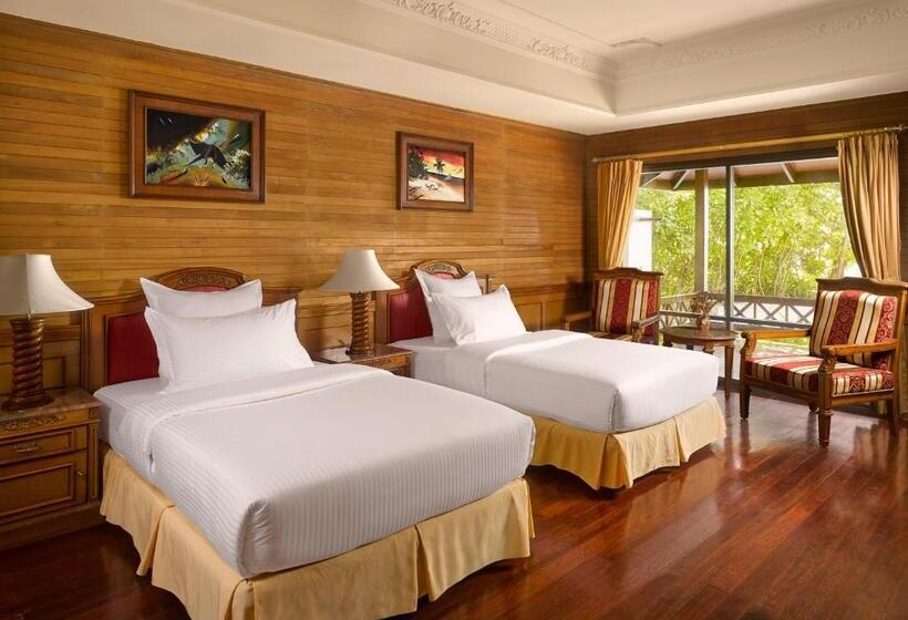 Royal Island Resort & Spa