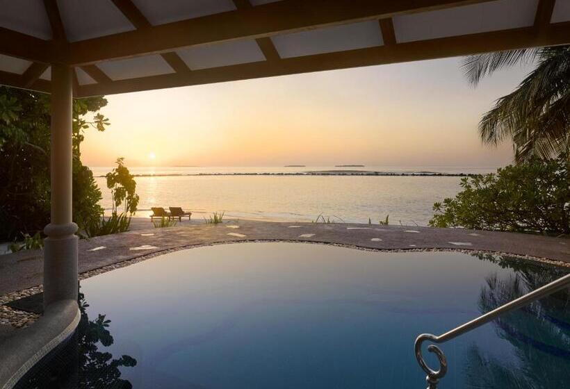 Royal Island Resort & Spa