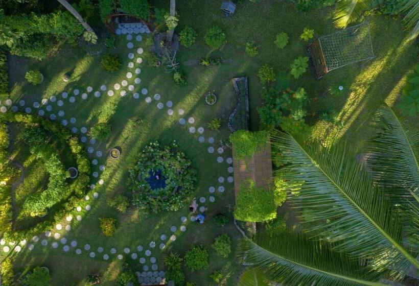 Royal Island Resort & Spa