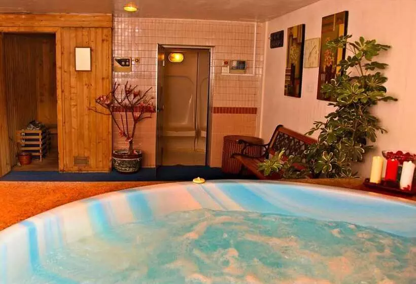Arabian Courtyard Hotel & Spa
