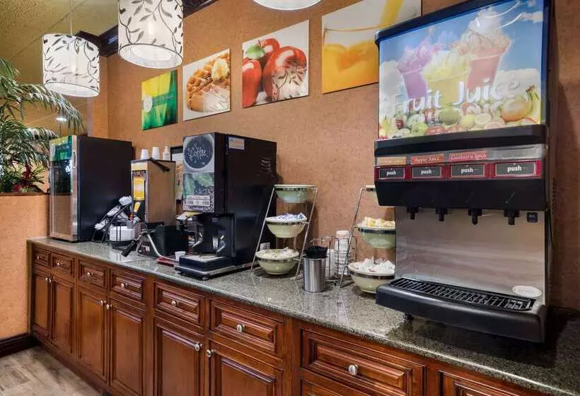 هتل Quality Inn And Suites Fairgrounds   Syracuse