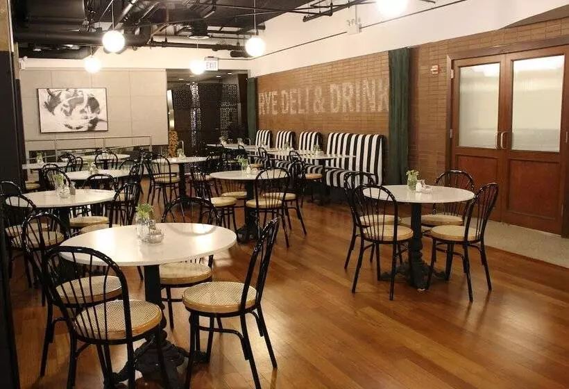 هتل Crowne Plaza   Chicago West Loop, An Ihg