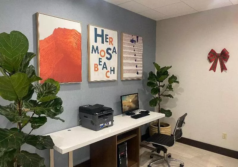 Holiday Inn Express Hotel & Suites Hermosa Beach, An Ihg