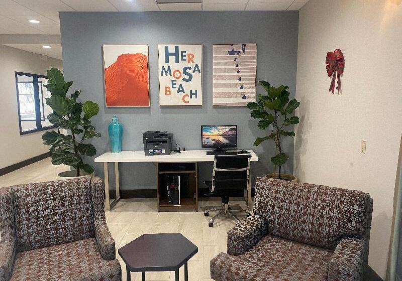 Holiday Inn Express Hotel & Suites Hermosa Beach, An Ihg