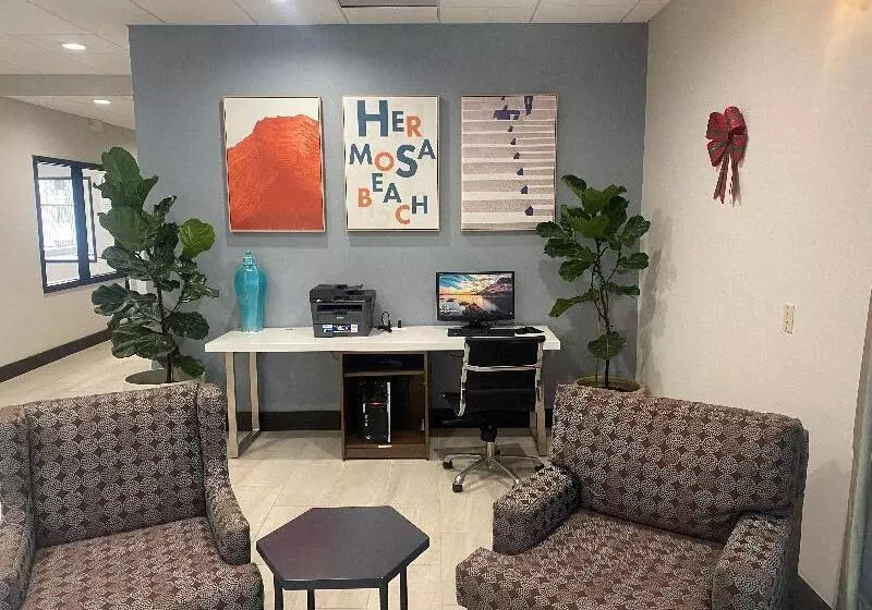 Holiday Inn Express Hotel & Suites Hermosa Beach, An Ihg