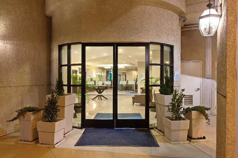 Holiday Inn Express Hotel & Suites Hermosa Beach, An Ihg