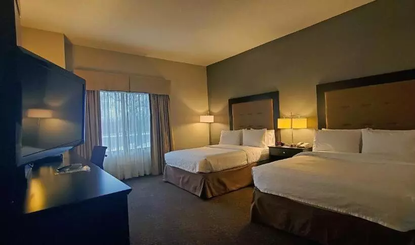 هتل Holiday Inn Express & Suites Buffalo Airport, An Ihg