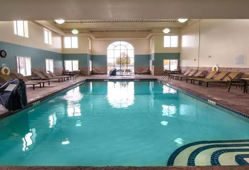 هتل Holiday Inn Express & Suites Buffalo Airport, An Ihg