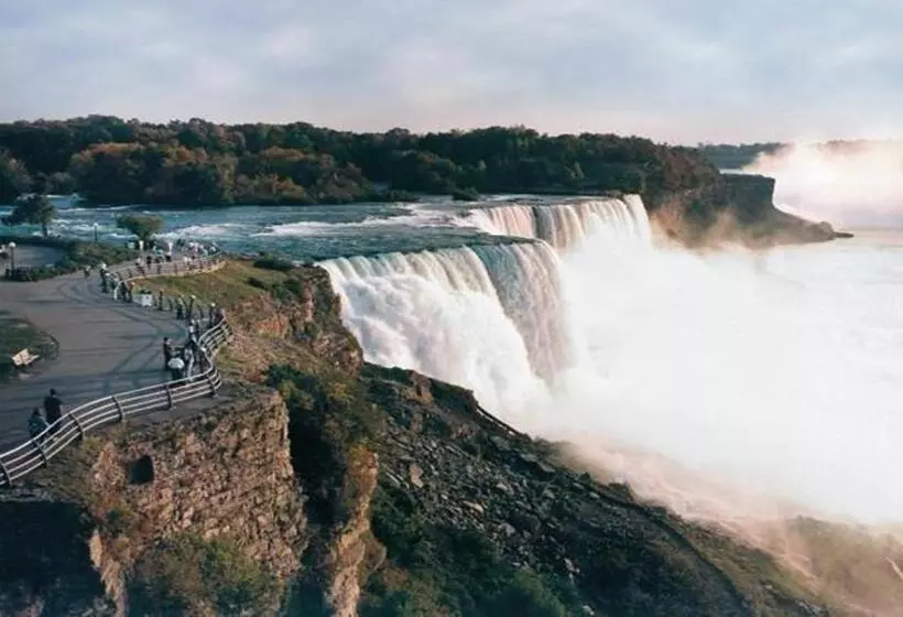 هتل Holiday Inn Express & Suites Buffalo Airport, An Ihg