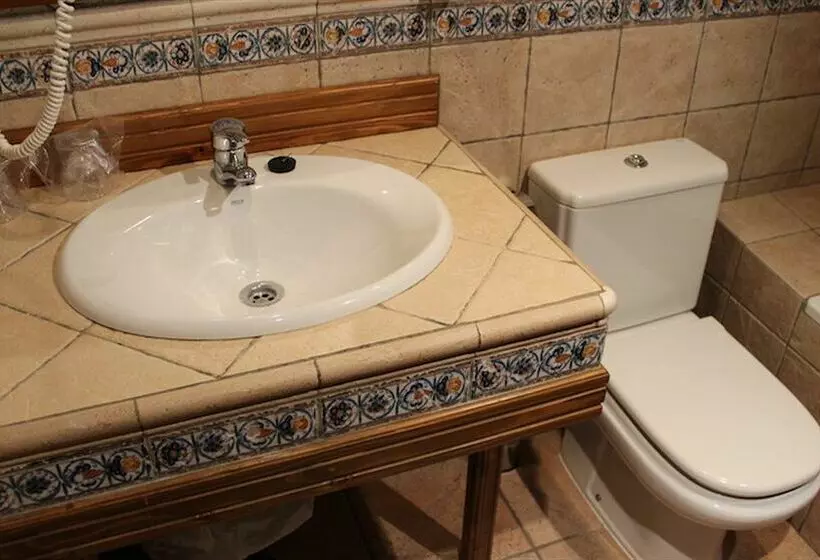 Отель Hospedería Castillo del Papa Luna