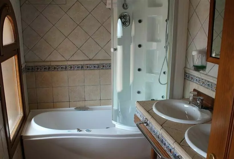 Отель Hospedería Castillo del Papa Luna