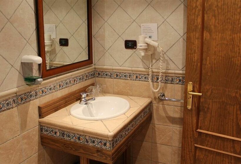 فندق Hospedería Castillo del Papa Luna