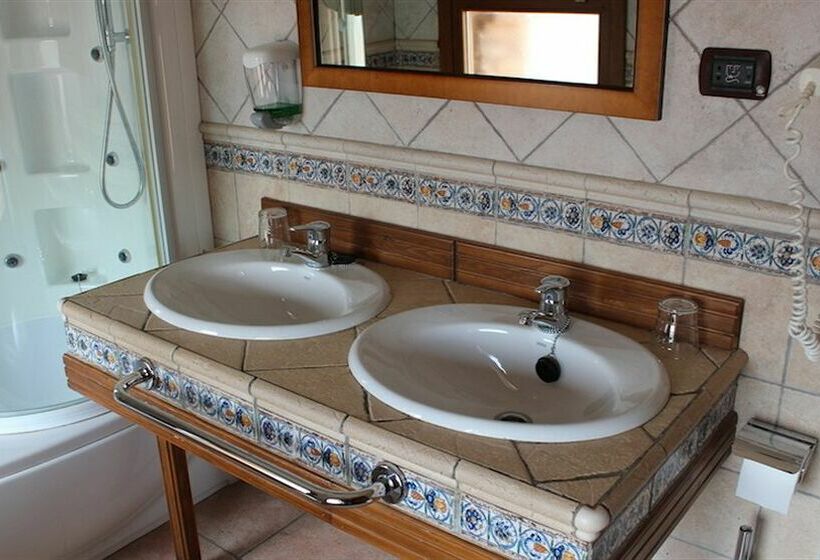 فندق Hospedería Castillo del Papa Luna