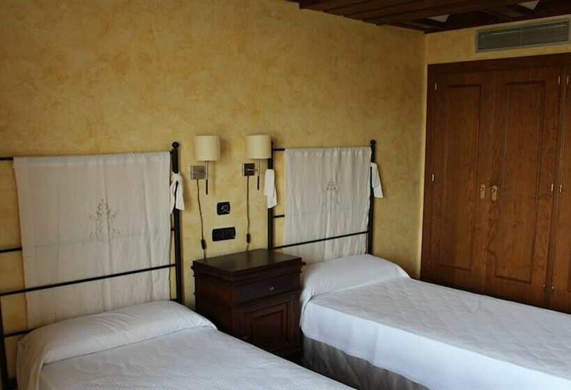 فندق Hospedería Castillo del Papa Luna