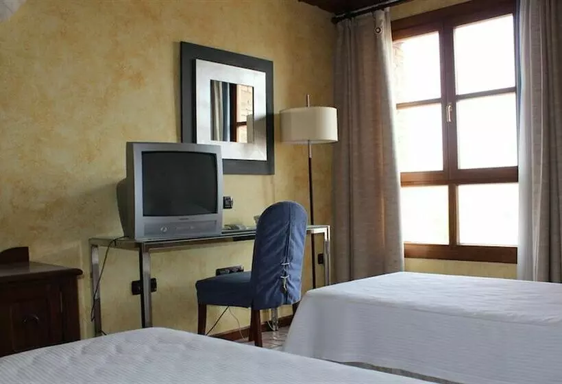 Отель Hospedería Castillo del Papa Luna