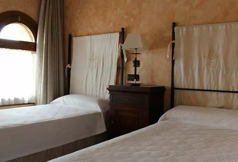 Отель Hospedería Castillo del Papa Luna