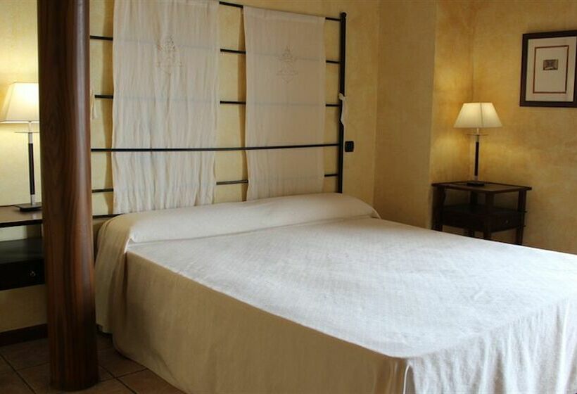 فندق Hospedería Castillo del Papa Luna