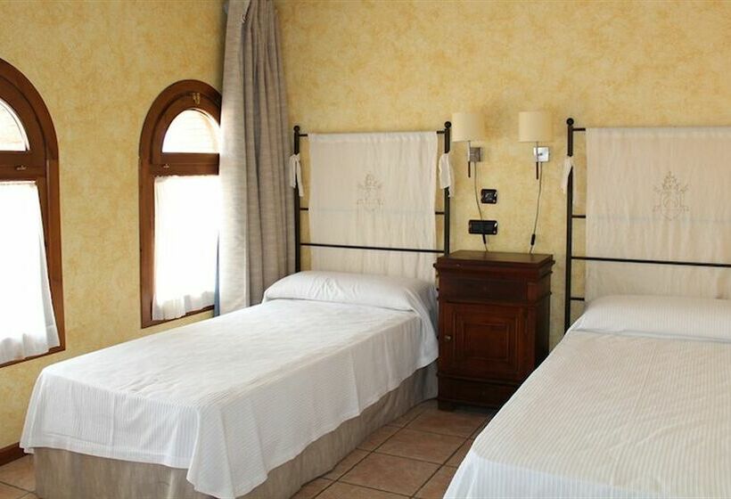 فندق Hospedería Castillo del Papa Luna