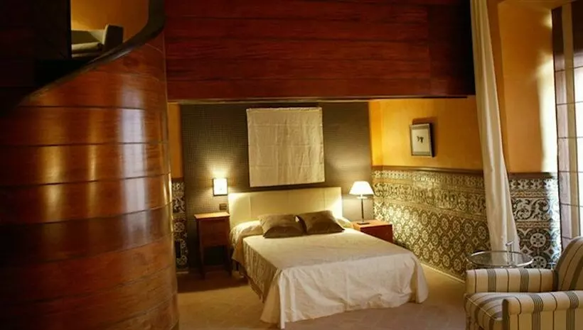 Отель Hospedería Castillo del Papa Luna