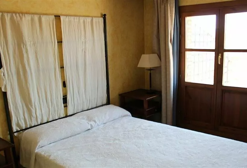 Отель Hospedería Castillo del Papa Luna