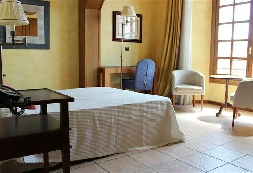 Отель Hospedería Castillo del Papa Luna