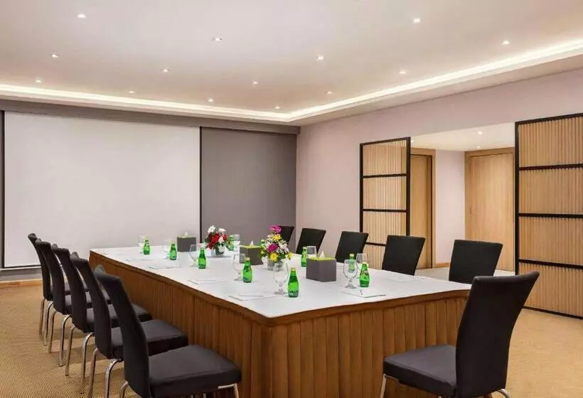 هتل La Quinta By Wyndham Dubai Jumeirah