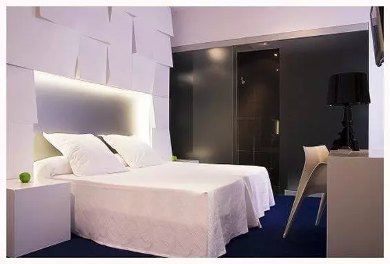 Hotel Room Mate Mario