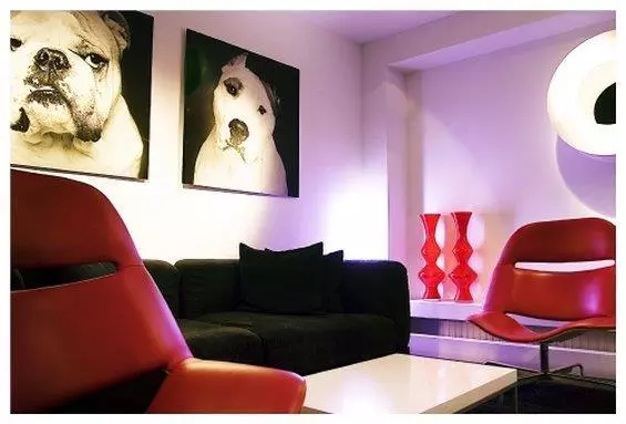 Hotel Room Mate Mario