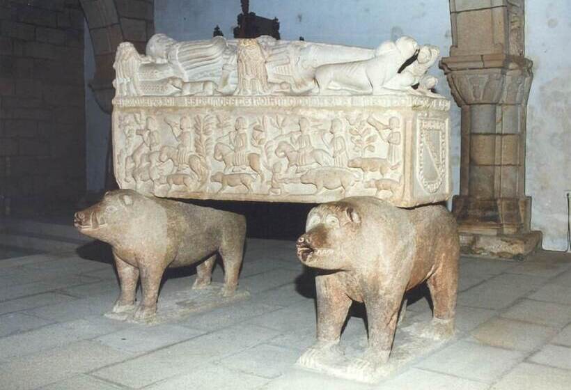 هتل Villa De Betanzos