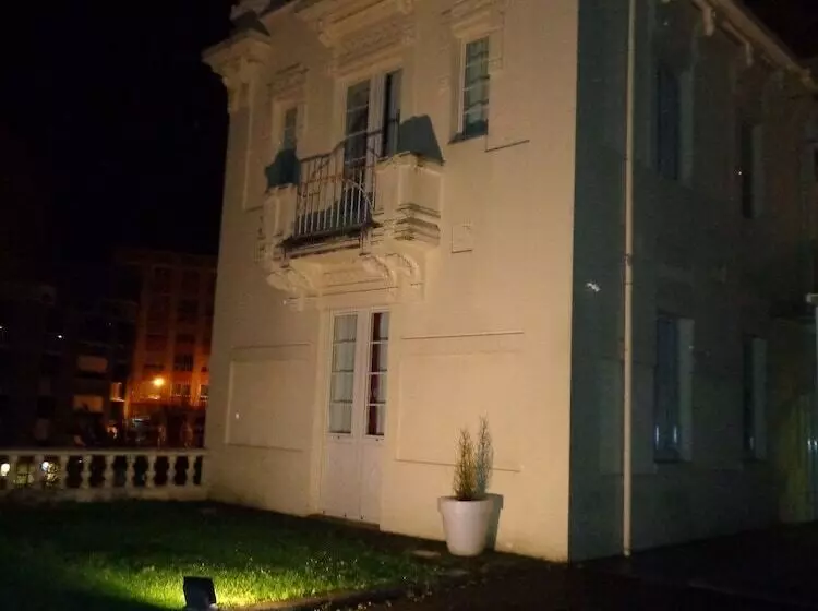 فندق Villa De Betanzos