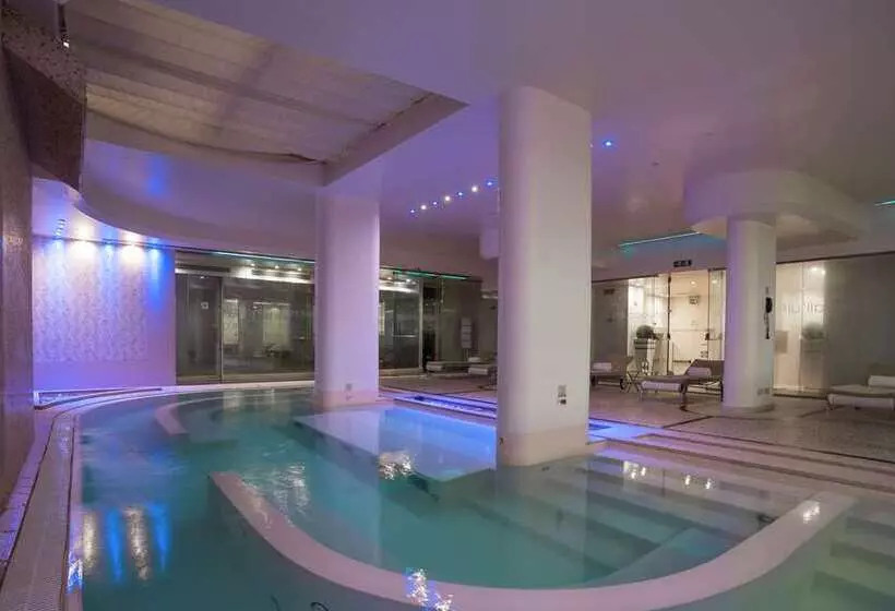 هتل Doubletree by Hilton Florence Metropole