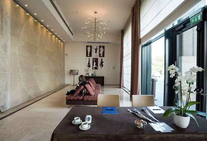 هتل Doubletree by Hilton Florence Metropole