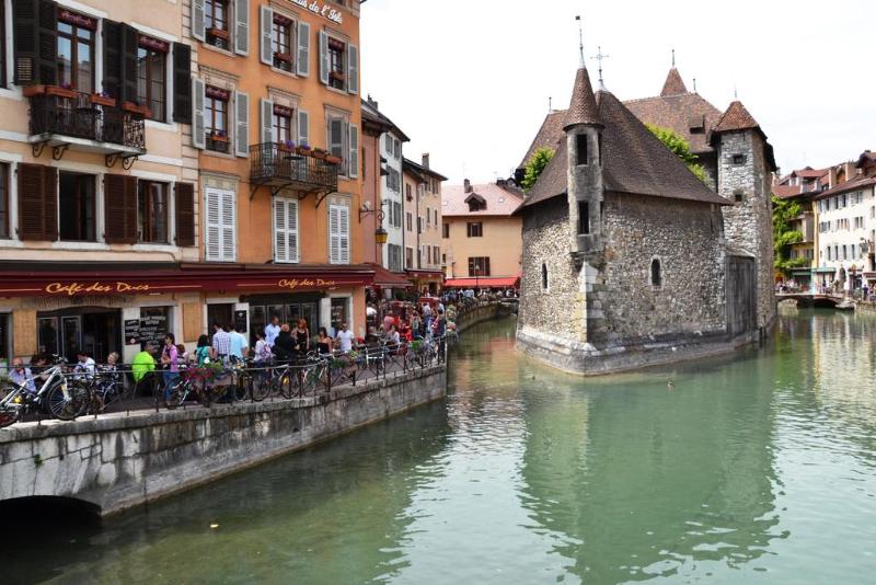 هتل Noemys Viviersdulac