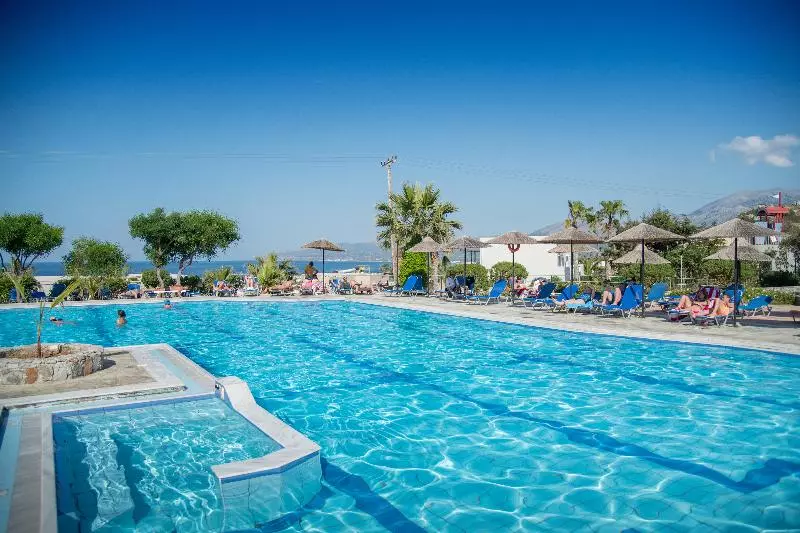 酒店 Semiramis Village