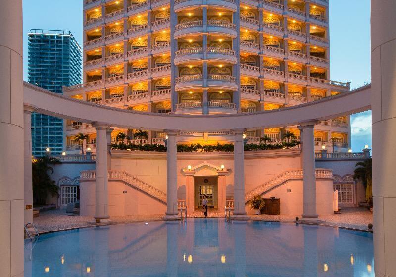 Sunrise Nha Trang Beach Hotel & Spa