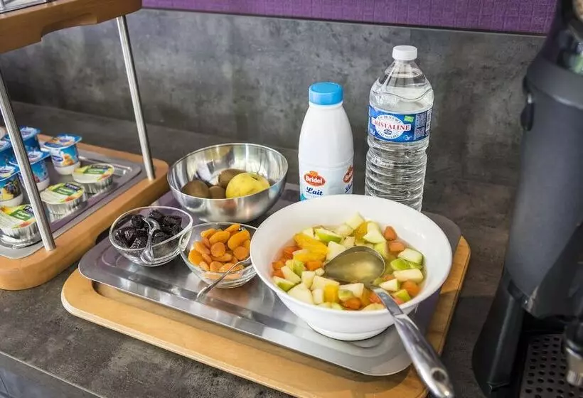 هتل The Originals City, Hôtel La Saulaie, Saumur Ouest