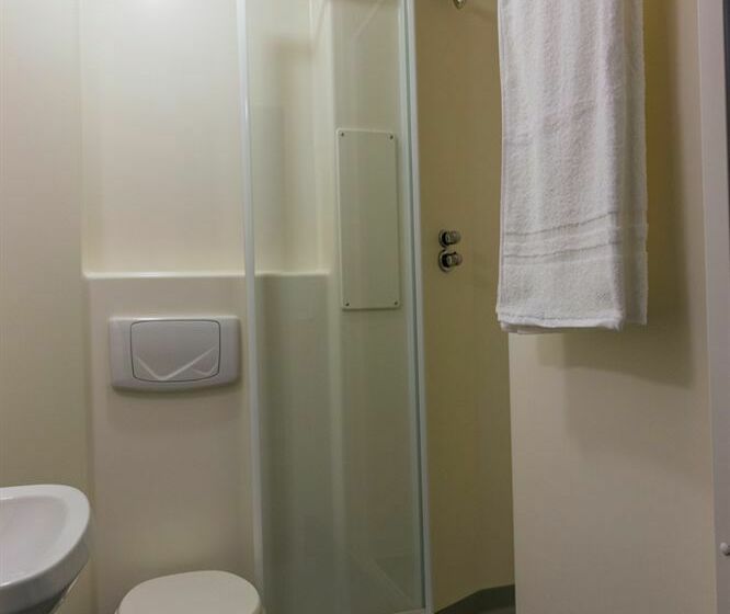 בית מלון כפרי West Park Summer Campus