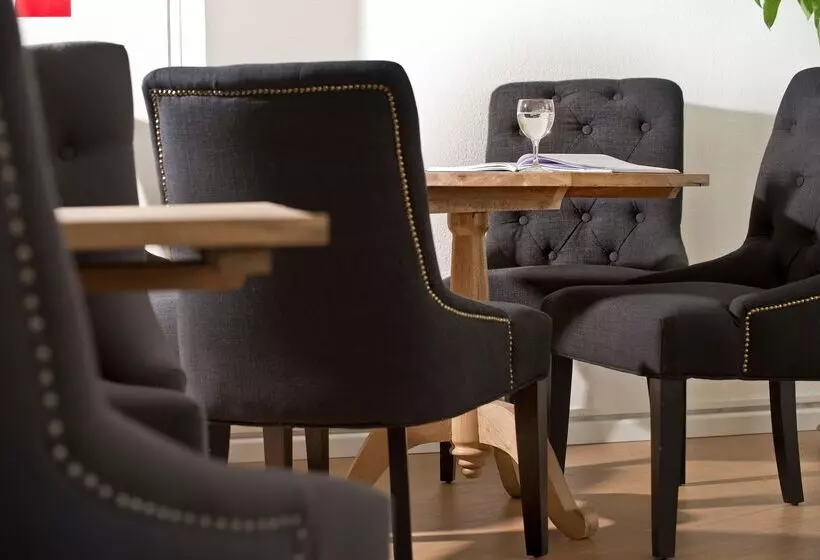 בית מלון כפרי Days Inn Dessau